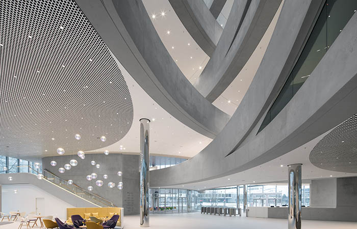 Loop open metal ceiling with integrated lighting in a corproate lobby